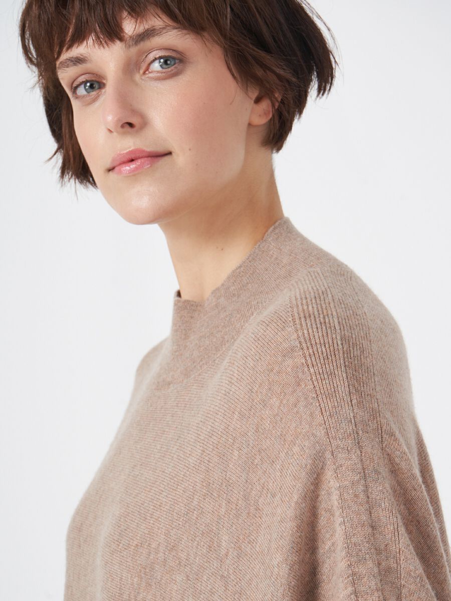 Kasjmier blend poncho sweater - lichtgewicht & stijlvol image number 1