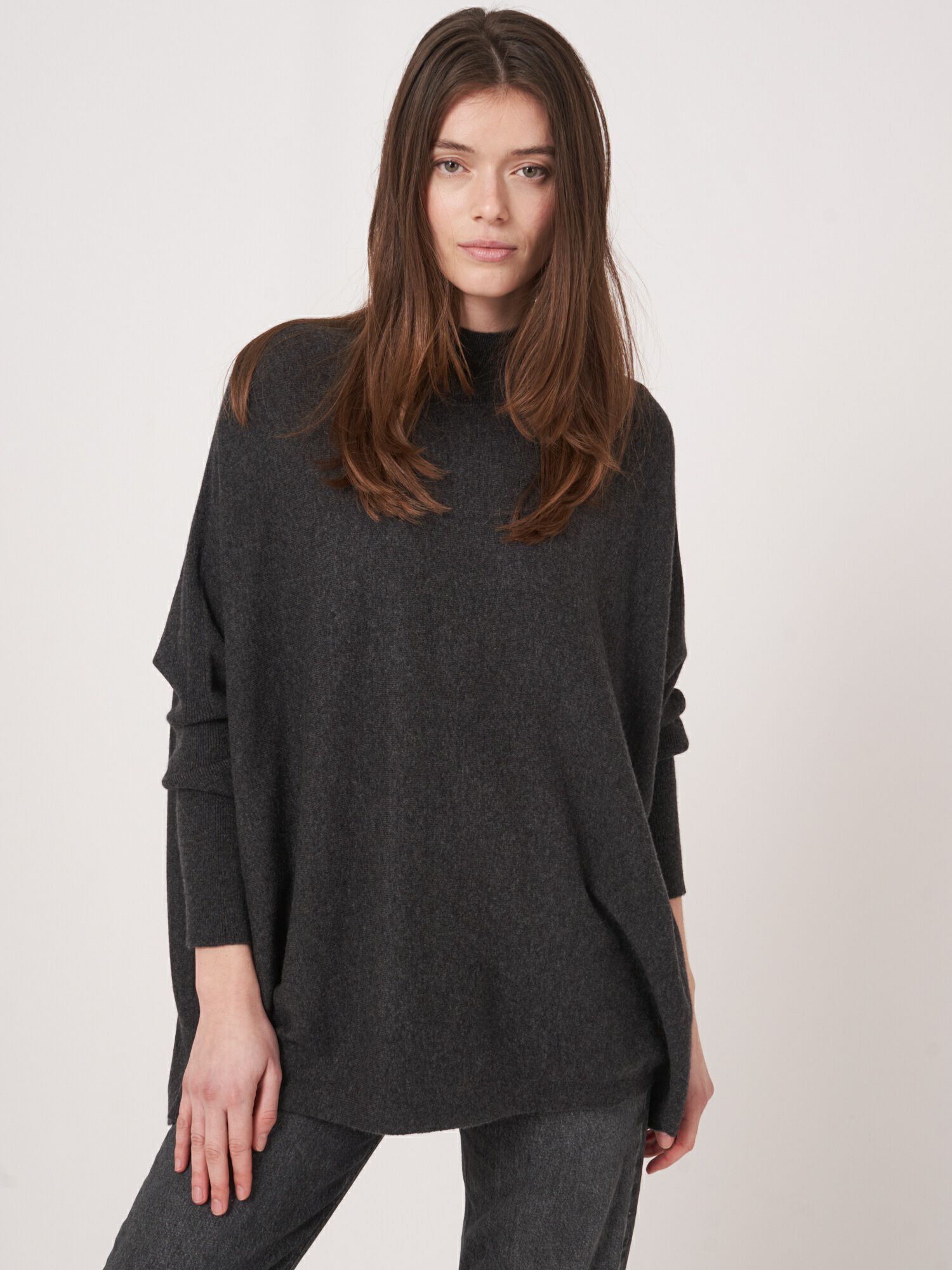 Oversized fijn gebreide poncho trui van cashmere-mix