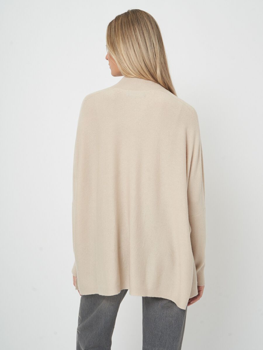 Kasjmier blend poncho sweater - lichtgewicht & stijlvol image number 3