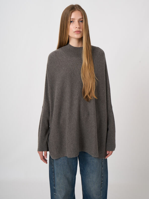 Oversized Organic Cashmere-Blend Sweater with Stand Collar image number 3