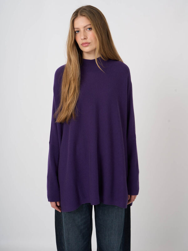Oversized Organic Cashmere-Blend Sweater with Stand Collar image number 4