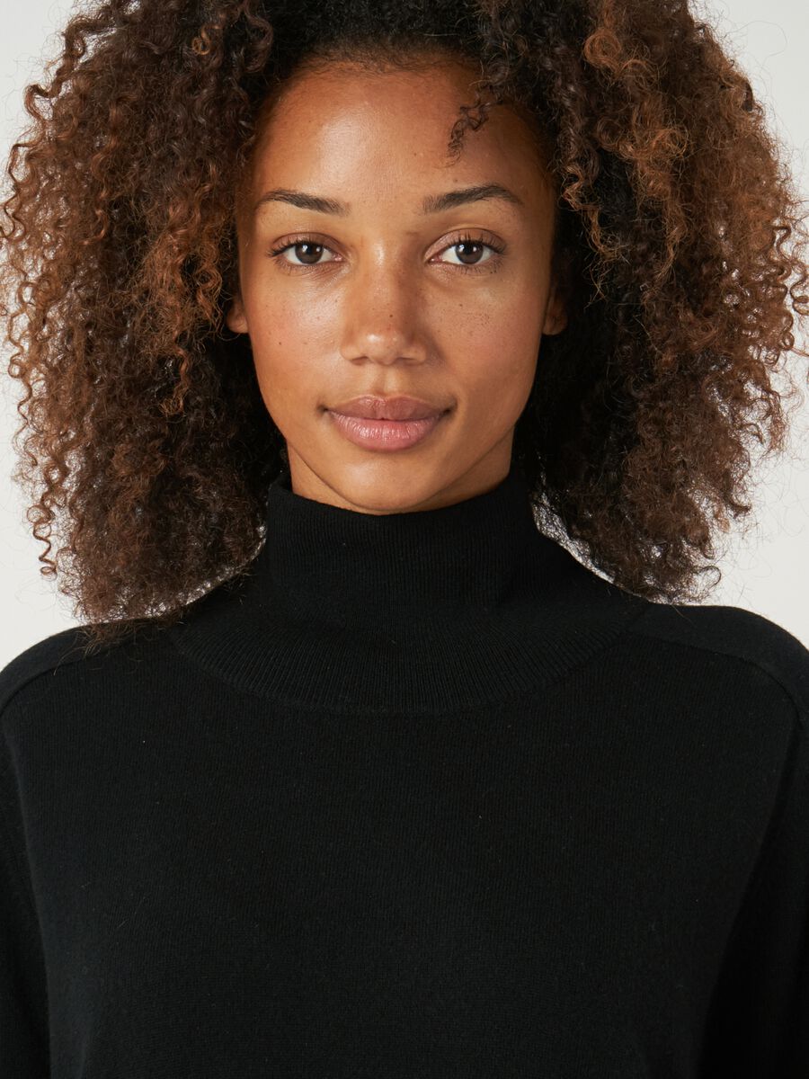 Locker gestricktes Kleid mit geripptem Stehkragen  aus Kaschmirmischung image number 3