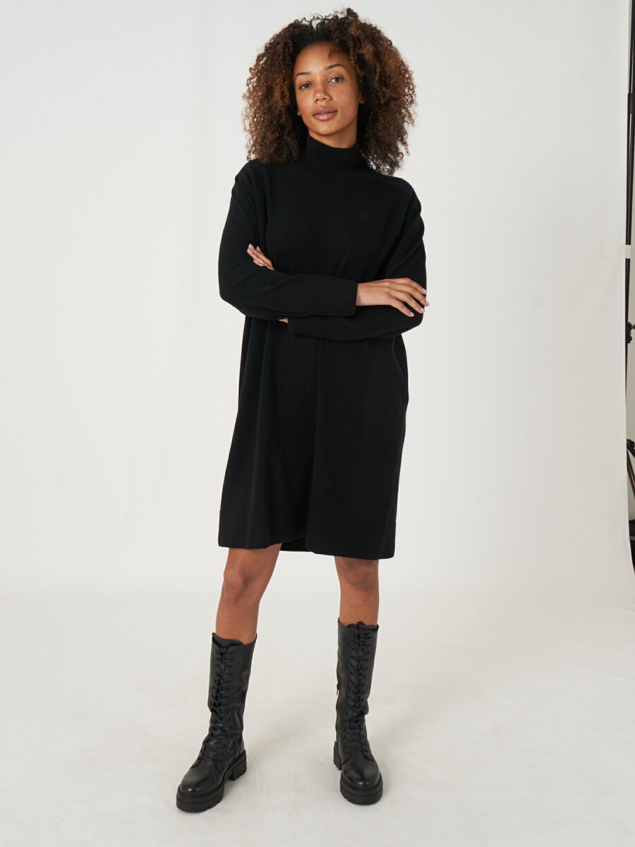 Locker gestricktes Kleid mit geripptem Stehkragen  aus Kaschmirmischung image number 4