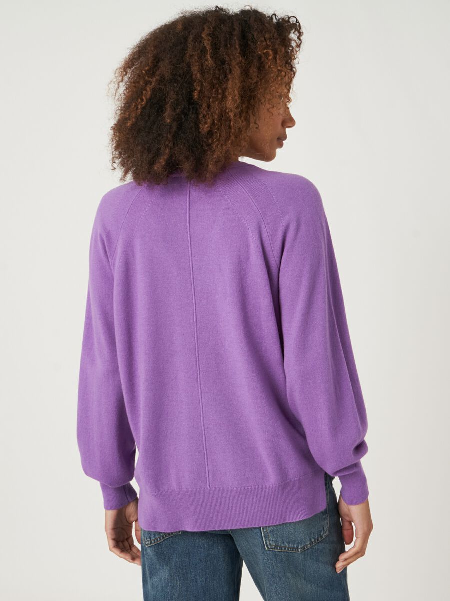 Fine knit V-neck jumper with side slits image number 1