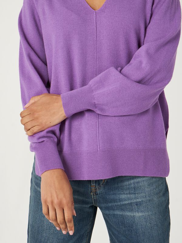 Feinstrick-Pullover mit V-Ausschnitt und Seitenschlitzen image number 3