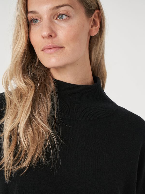 Cashmere blend sweater with fringe image number 3