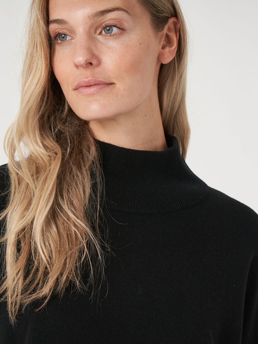 Cashmere blend sweater with fringe image number 3