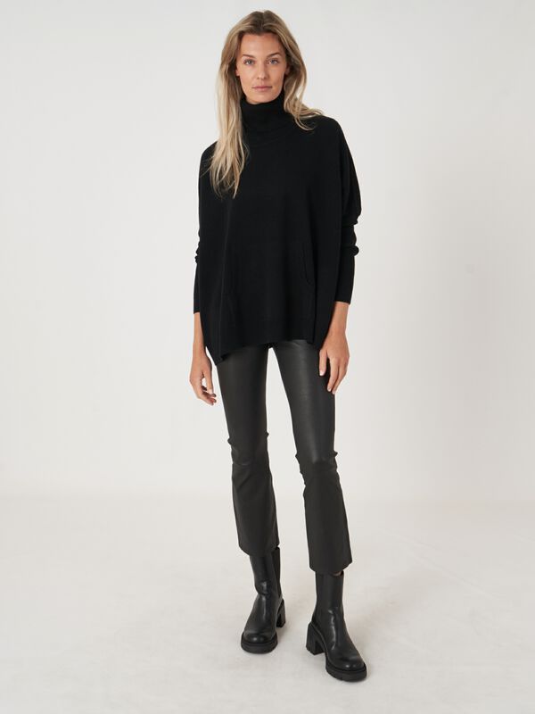 Pull à col roulé et poche kangourou en cachemire mélangé  image number 4