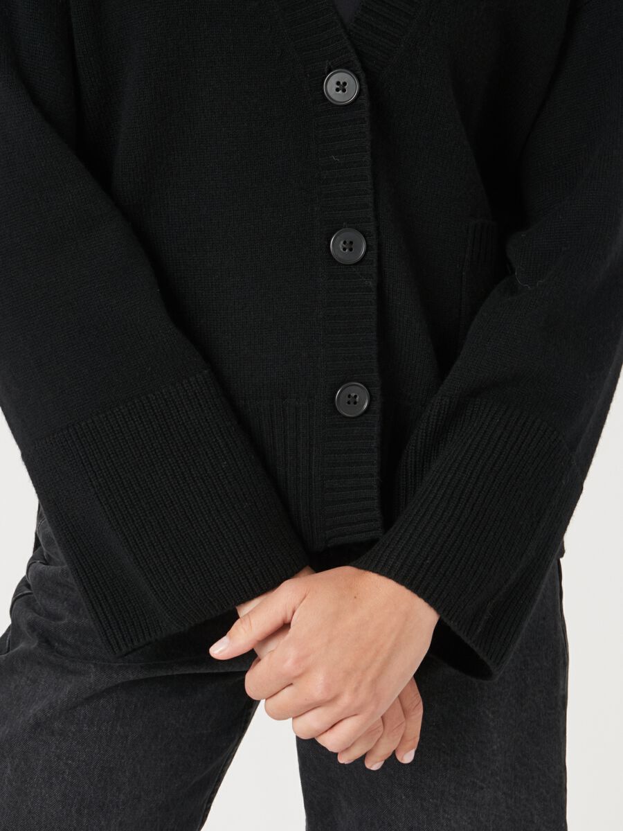 Strickjacke mit Vordertasche und weiten &Auml;rmeln mit Rippendetail image number 2