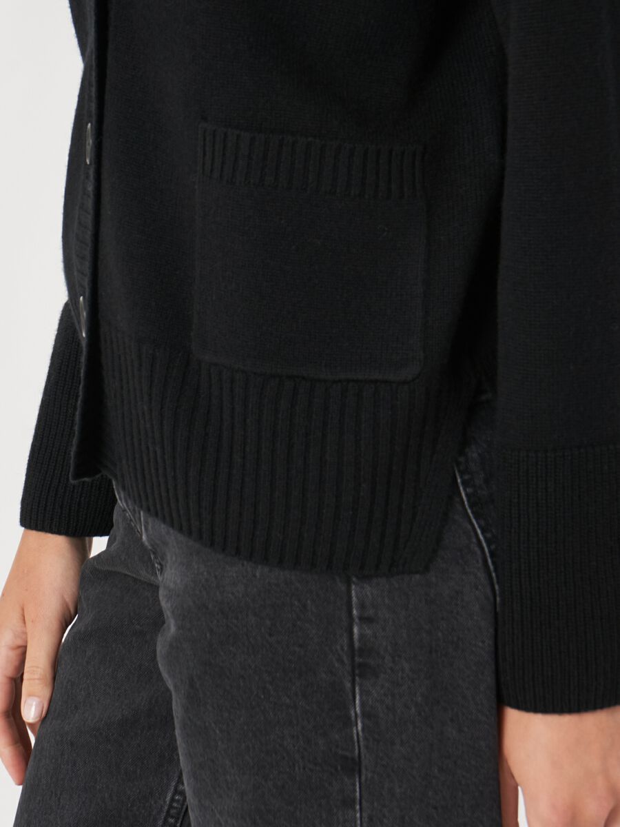 Strickjacke mit Vordertasche und weiten &Auml;rmeln mit Rippendetail image number 3