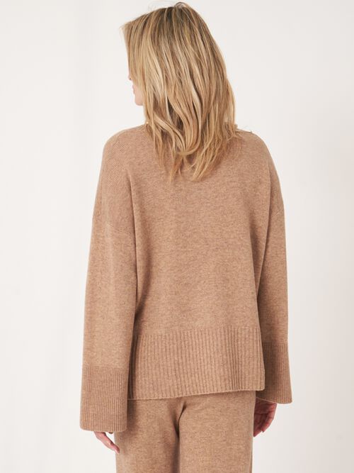 Cardigan with front pocket and wide sleeves with rib detail