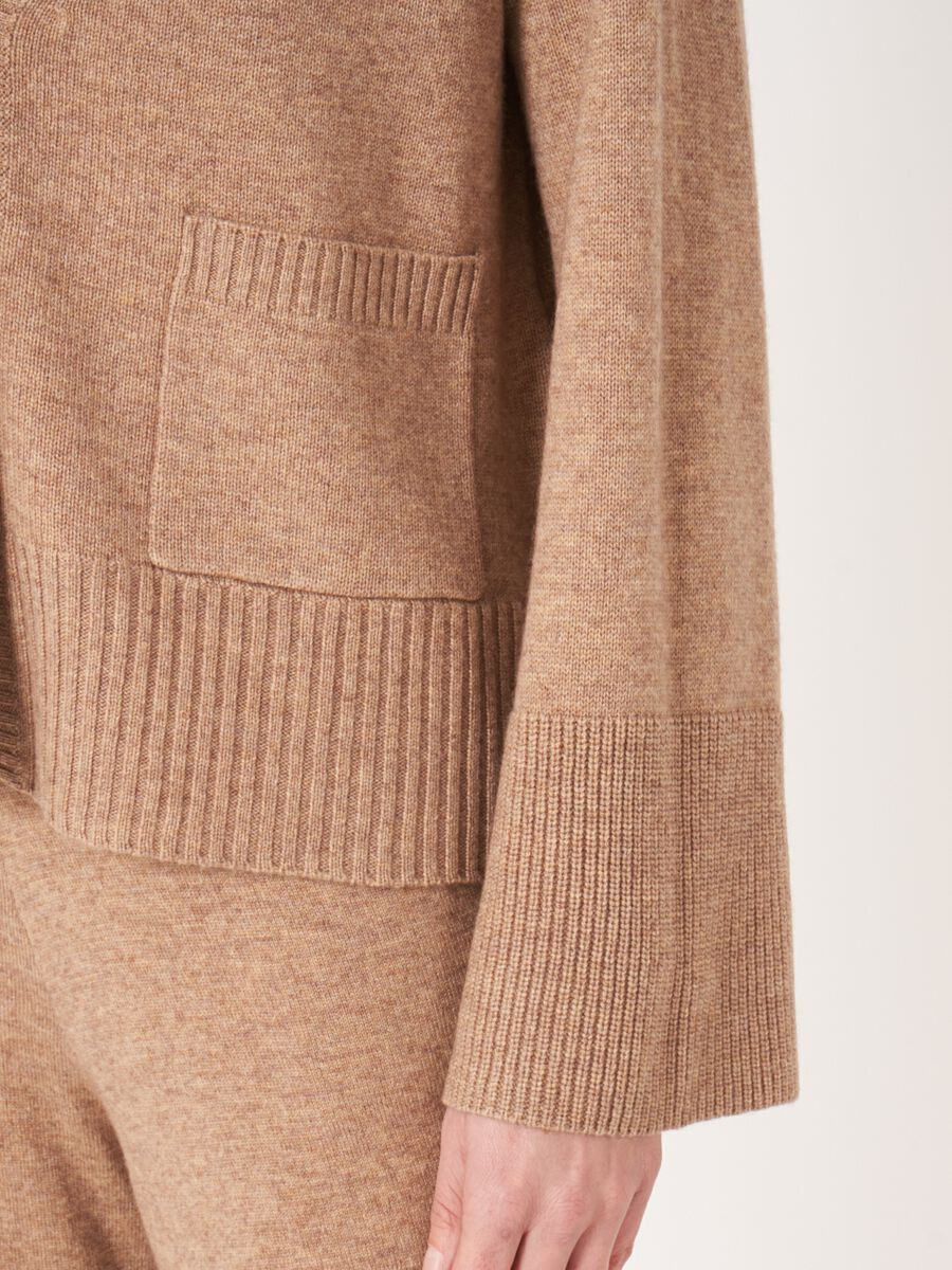 Vest met voorzak en wijde mouwen met geribd detail image number 4