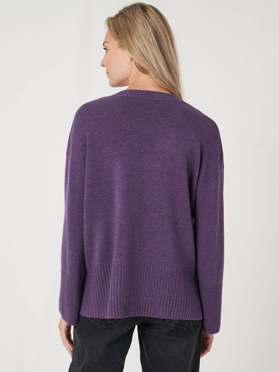 Strickjacke mit Vordertasche und weiten &Auml;rmeln mit Rippendetail image number 14