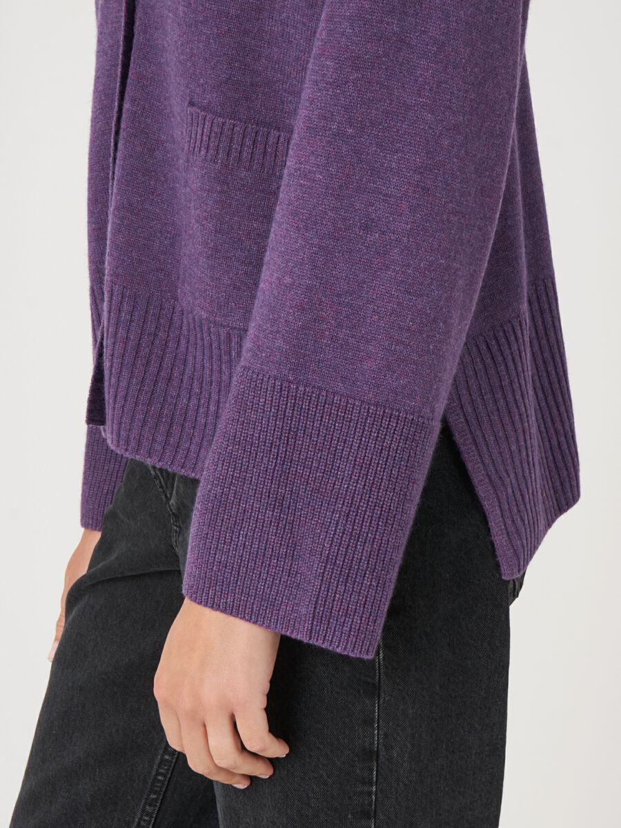 Strickjacke mit Vordertasche und weiten &Auml;rmeln mit Rippendetail image number 15