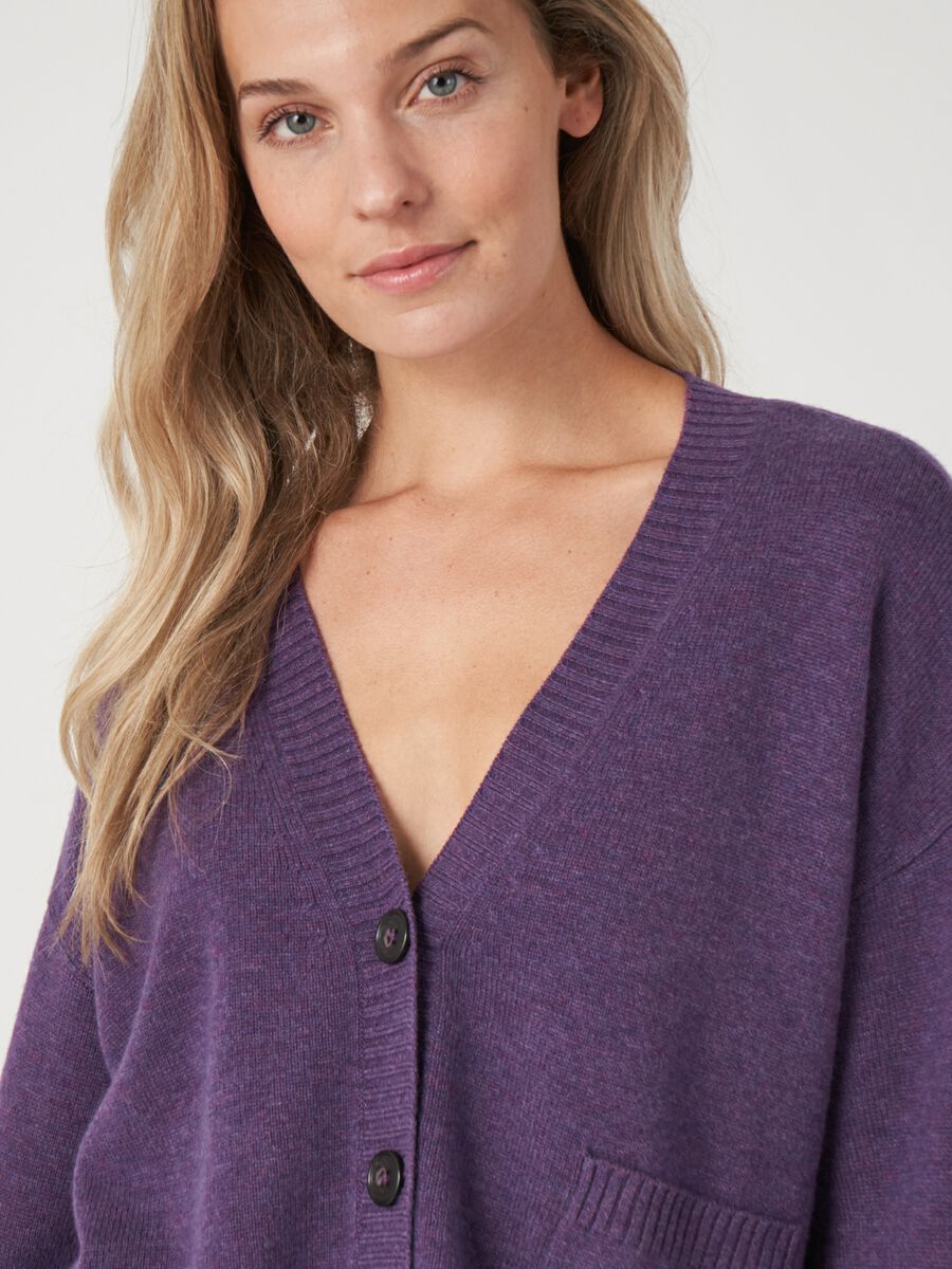 Strickjacke mit Vordertasche und weiten &Auml;rmeln mit Rippendetail image number 17