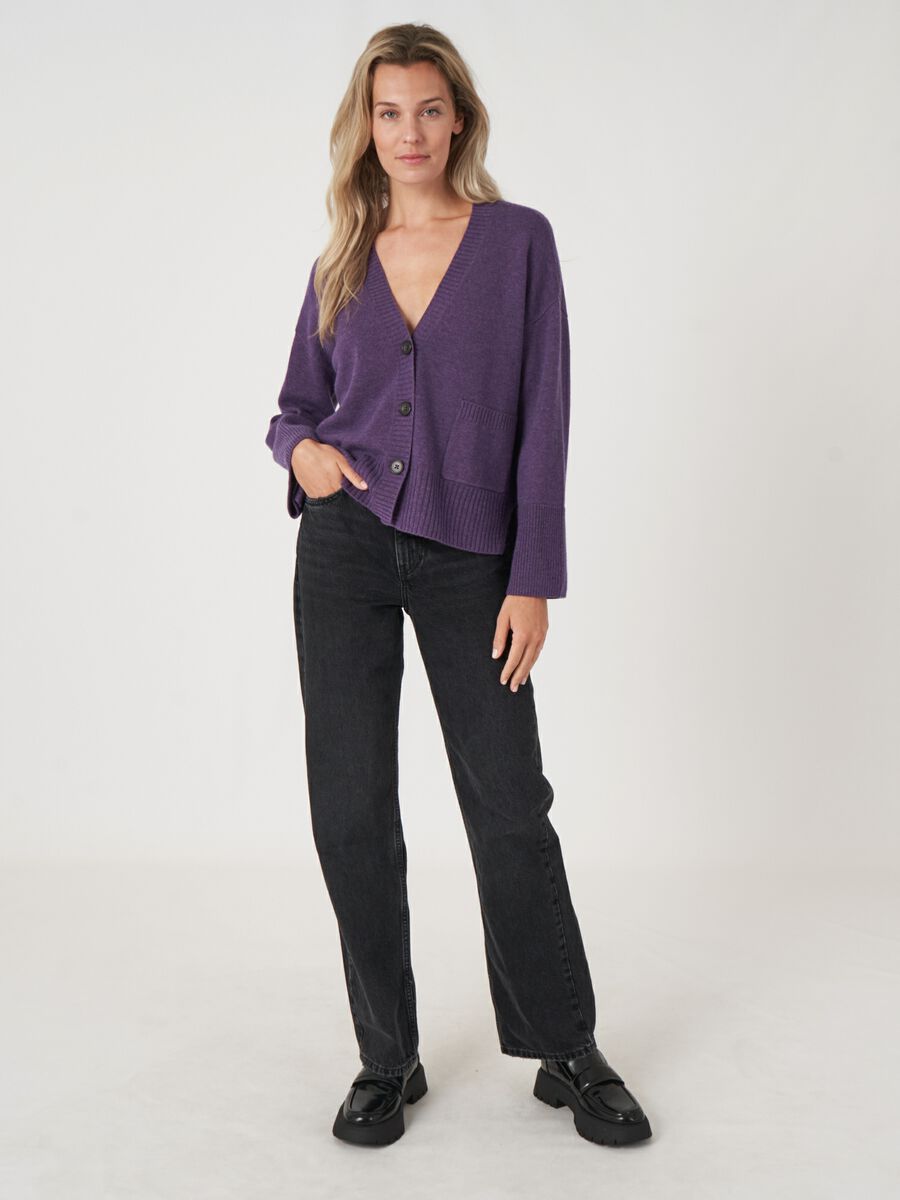 Strickjacke mit Vordertasche und weiten &Auml;rmeln mit Rippendetail image number 18