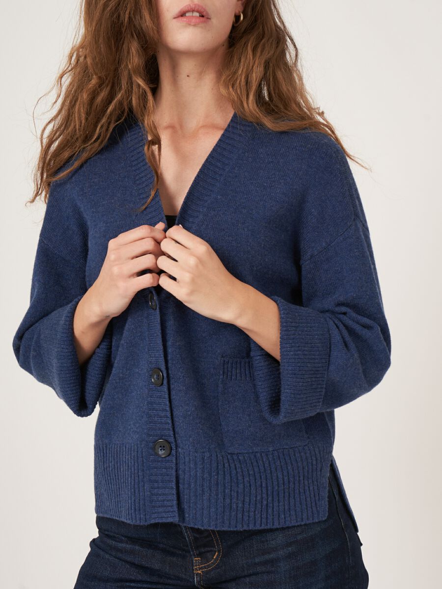 Strickjacke mit Vordertasche und weiten &Auml;rmeln mit Rippendetail image number 21