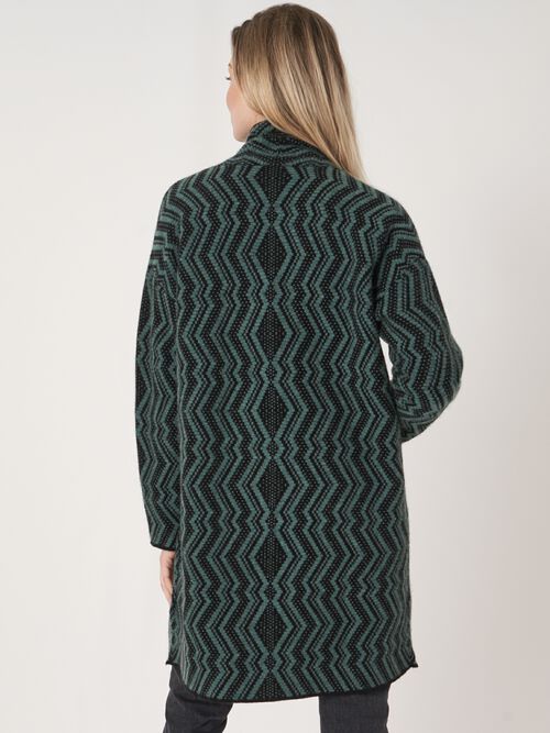 Mittellange Intarsien-Strickjacke mit Jacquard-Muster