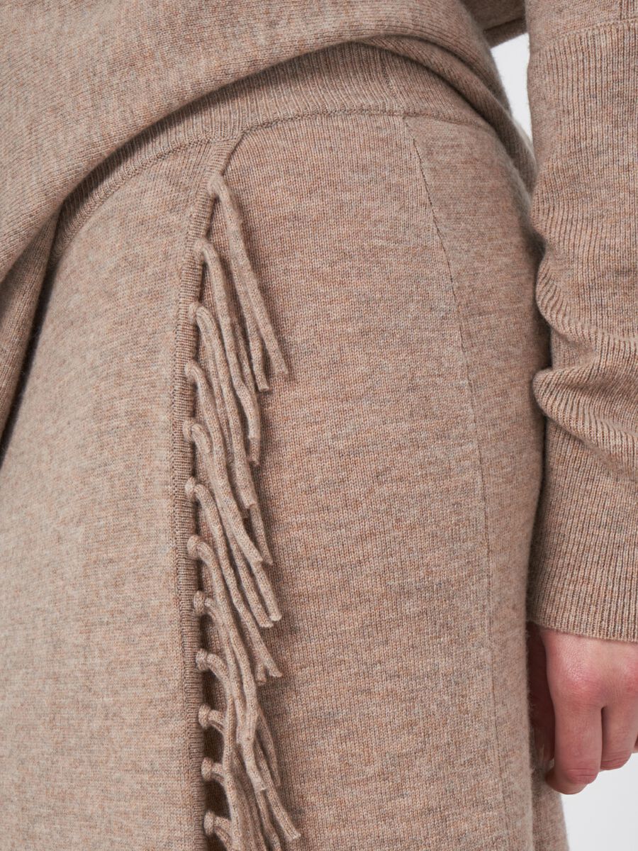 Gebreide rok met franjes van cashmere mix image number 4