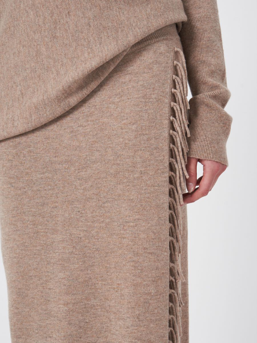 Gebreide rok met franjes van cashmere mix image number 5