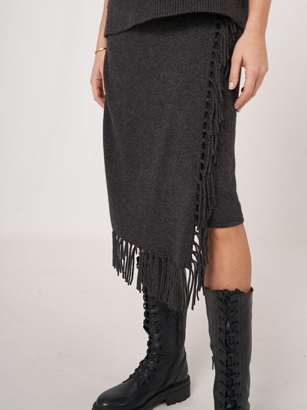 Knitted cashmere blend skirt with fringes image number 5