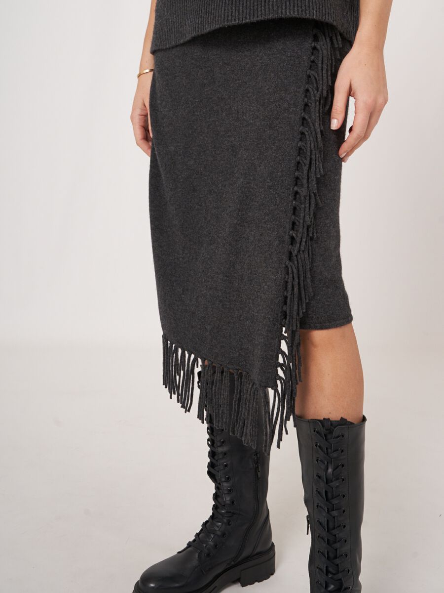 Knitted cashmere blend skirt with fringes image number 5