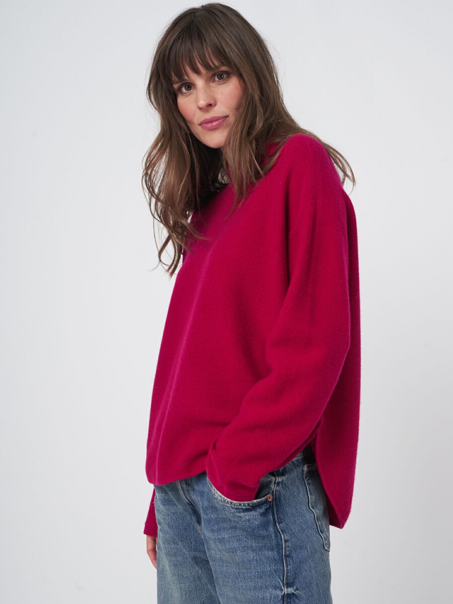 Fine textured knit sweater with round hem image number 0