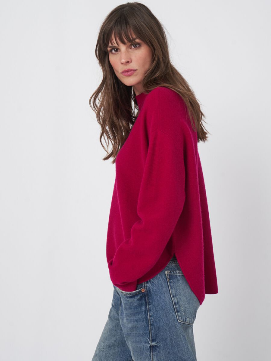 Fein texturierter Strickpullover mit rundem Saum image number 2