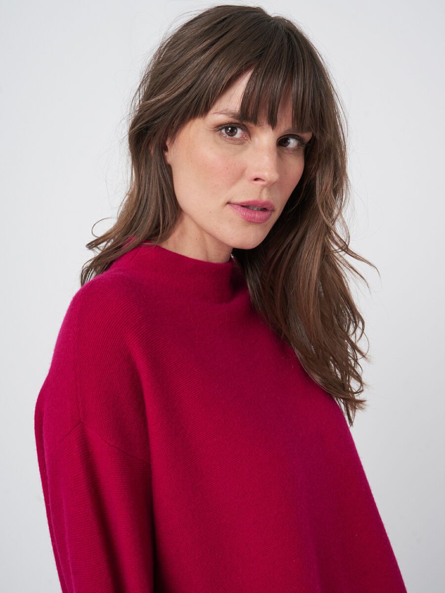 Fein texturierter Strickpullover mit rundem Saum image number 3