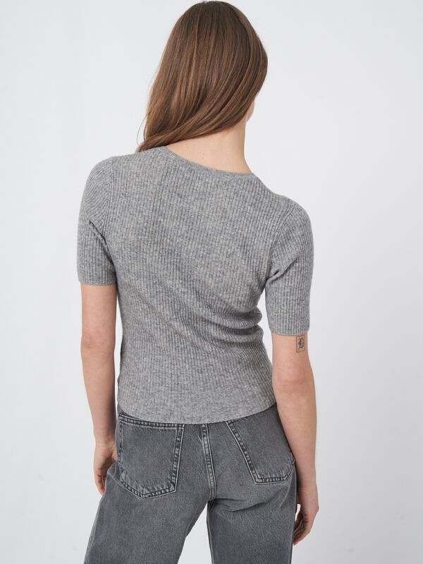 Geribde trui met korte mouwen van cashmere melange image number 4