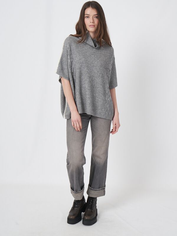 Poncho met gehaakte details en kabelpatroon van cashmere mix image number 4