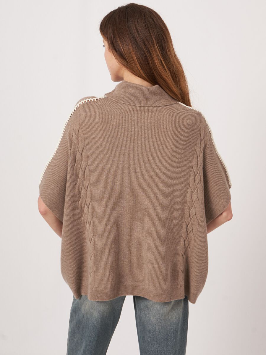 Poncho met gehaakte details en kabelpatroon van cashmere mix image number 3