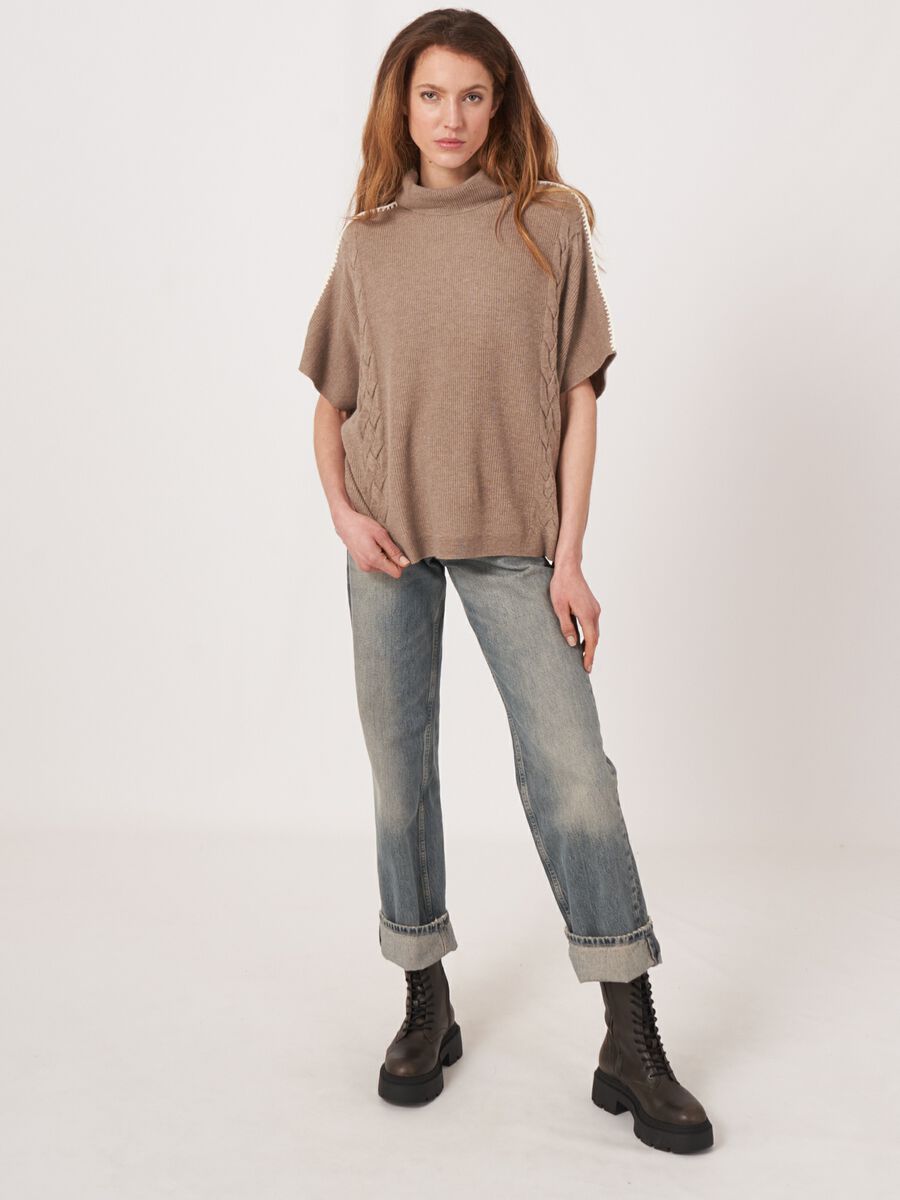 Poncho met gehaakte details en kabelpatroon van cashmere mix image number 4