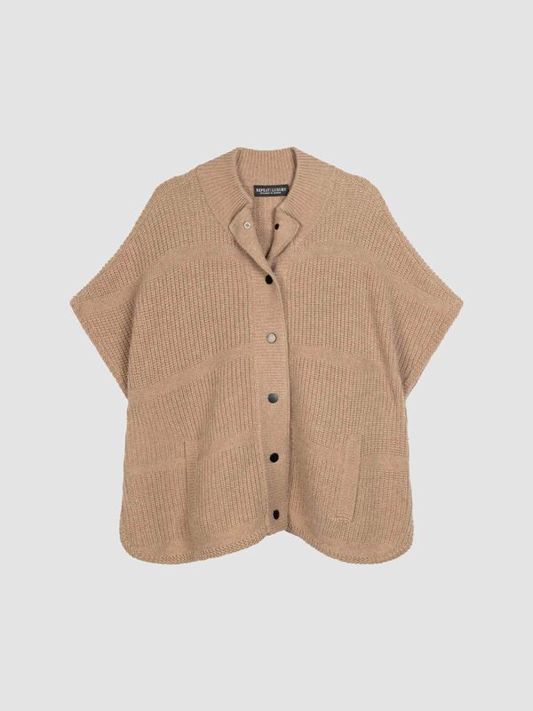 Poncho met drukknopen en verschillende geribde texturen image number 0