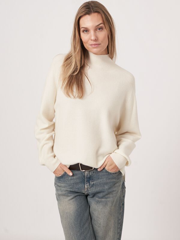 Trui met hoge kraag van cashmere mix naadloos gebreid image number 1