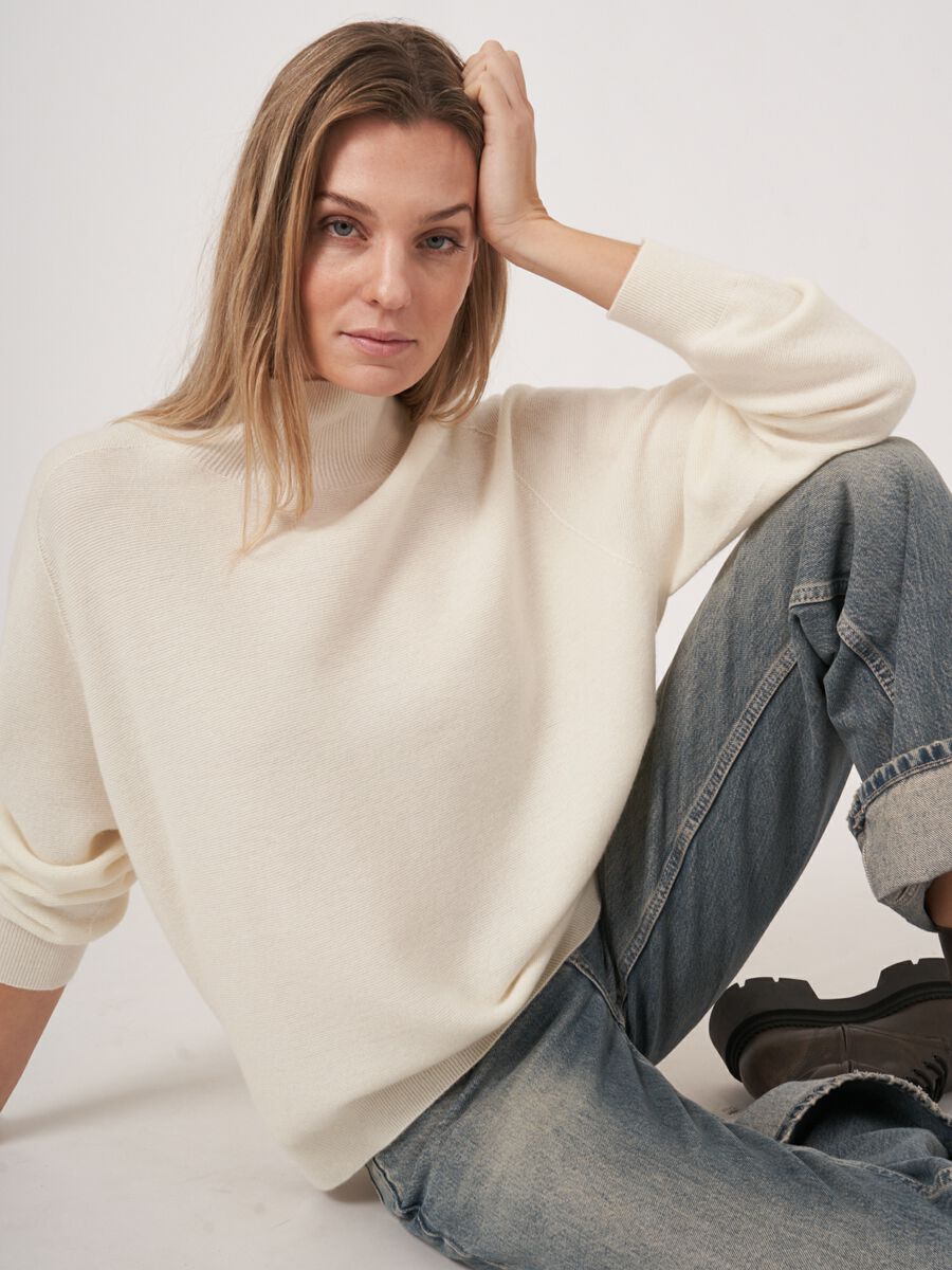 Seamless cashmere blend high neck sweater image number 0