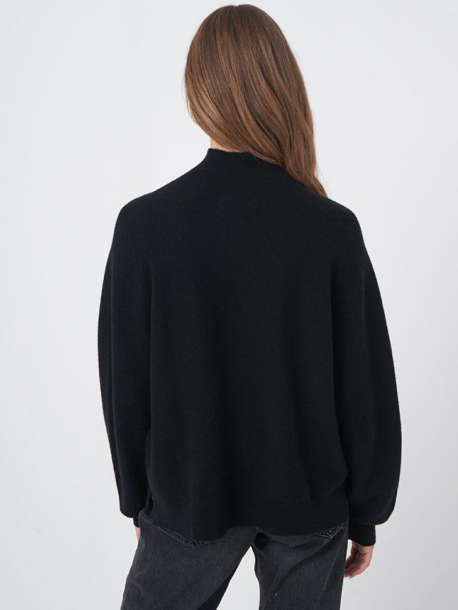 Trui met hoge kraag van cashmere mix naadloos gebreid image number 3
