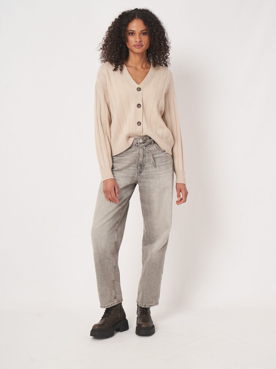 V-hals vest van kasjmiermix met ribstructuur image number 4