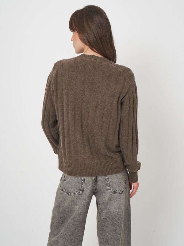 V-hals vest van kasjmiermix met ribstructuur image number 4