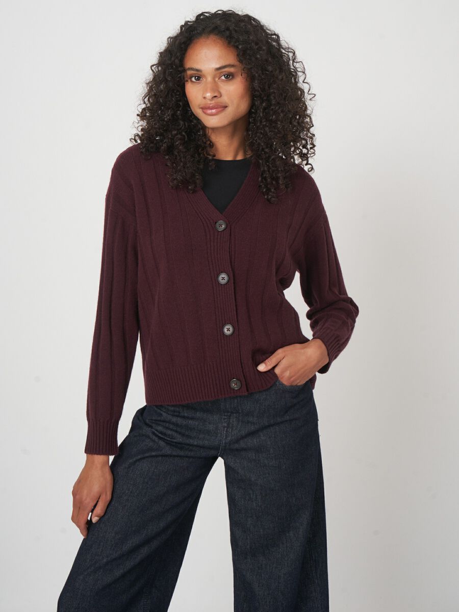 Lockere Strickjacke mit V-Ausschnitt und Rippstruktur image number 0