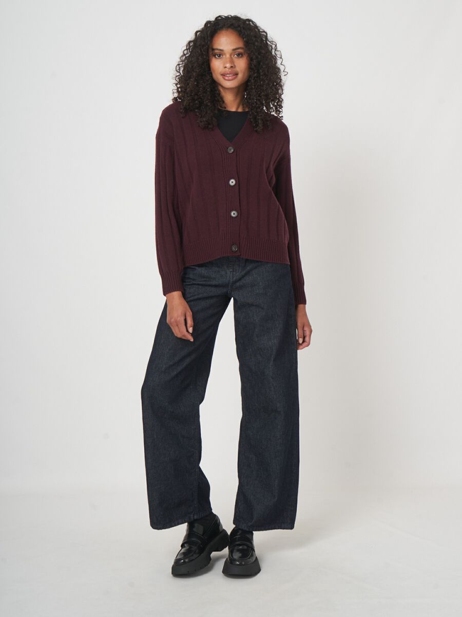 Lockere Strickjacke mit V-Ausschnitt und Rippstruktur image number 2