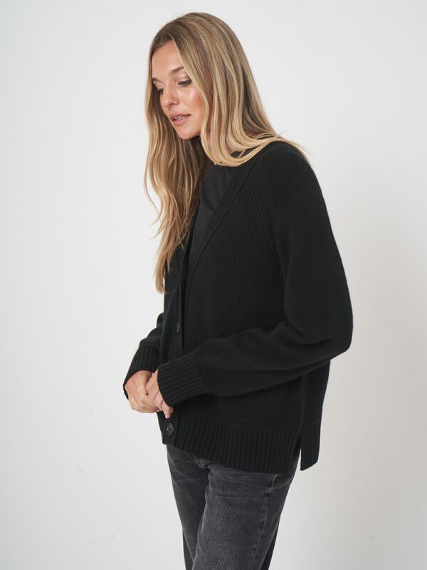 Kasjmiermix v-hals vest met rechte snit image number 1