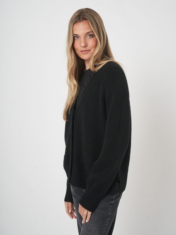 Kasjmiermix v-hals vest met rechte snit image number 4