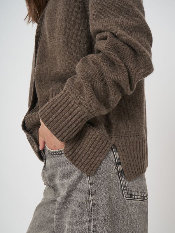 Gilet col v femme — cachemire bio & coupe droite repeat image number 2