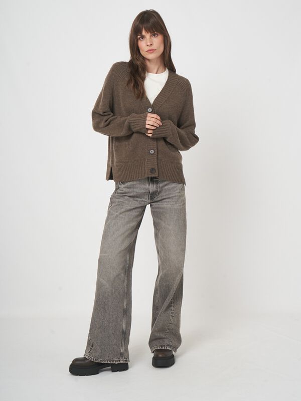 Gilet col v femme — cachemire bio & coupe droite repeat image number 5