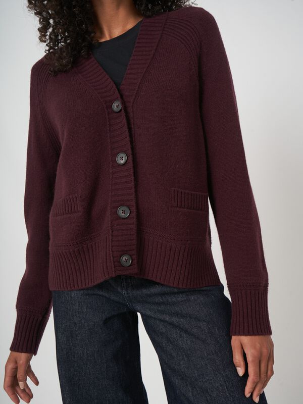 Kasjmiermix v-hals vest met rechte snit image number 2