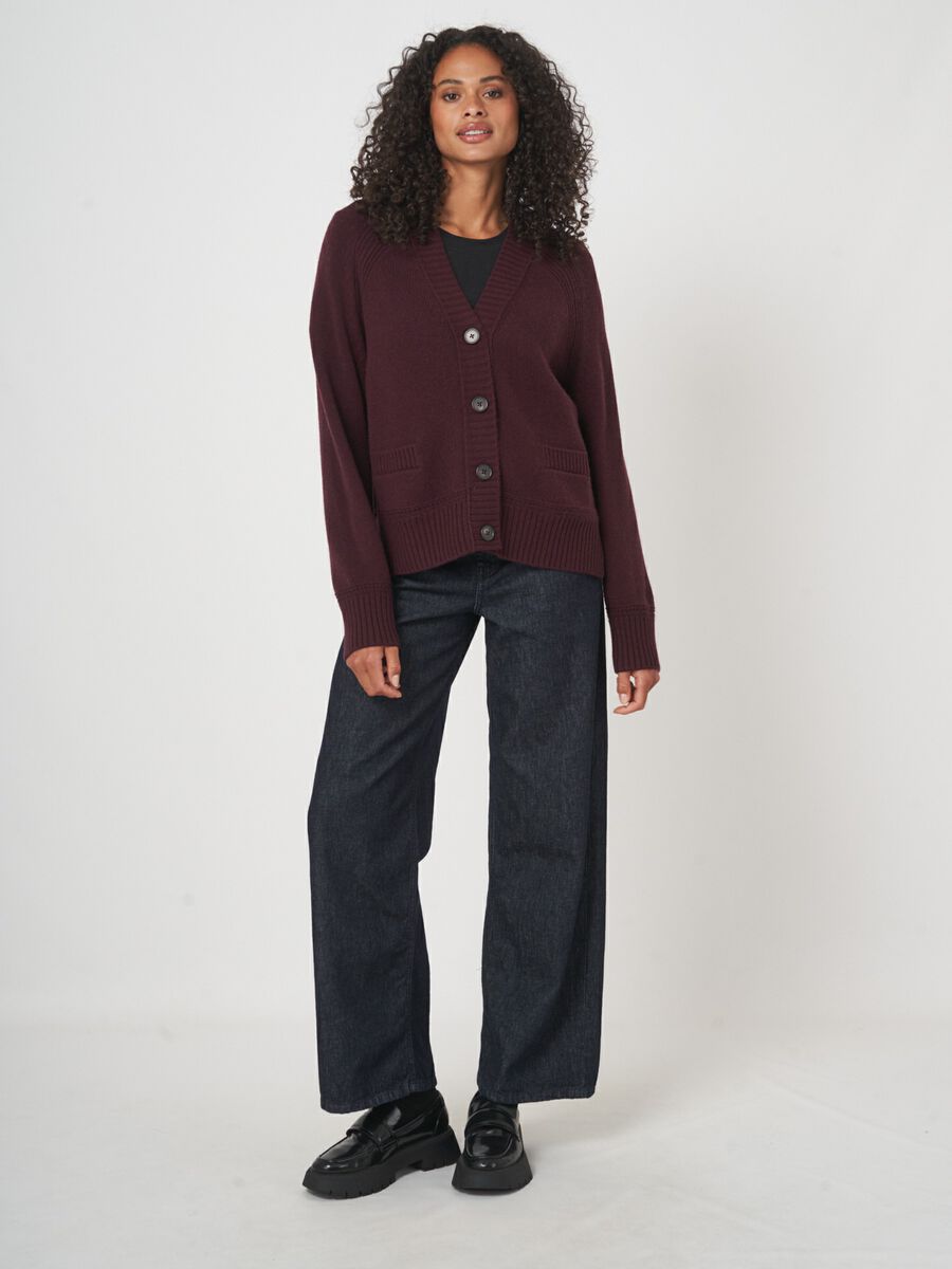 Kasjmiermix v-hals vest met rechte snit image number 6