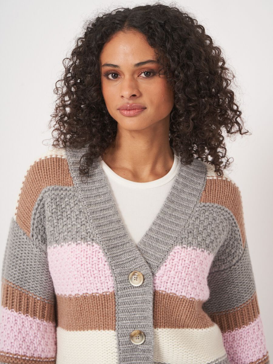 Chunky gebreid vest met strepen en gemengde texturen image number 2