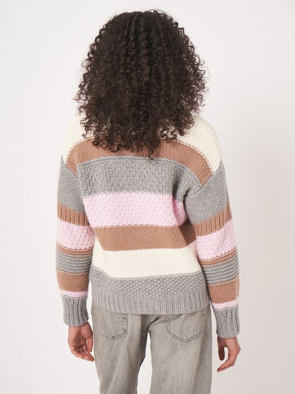 Strick-Cardigan mit Struktur und Streifen aus Kaschmir-Mix image number 6