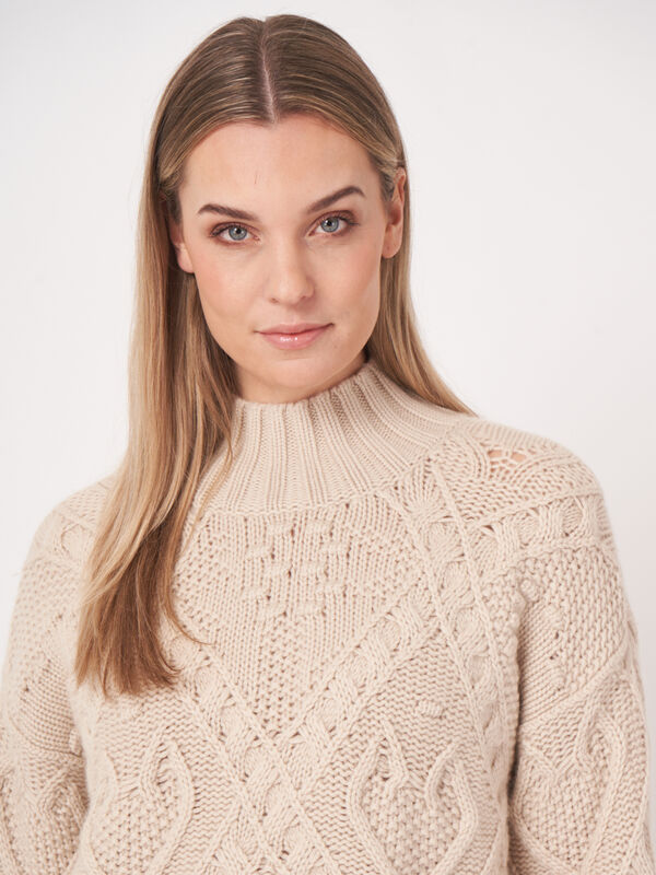 Rippstrickpullover Mit Stehkragen Aus Kaschmir-Mix image number 5